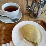 観音屋 - チーズケーキと紅茶(ポット)
