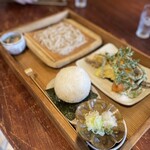 Teuchi Soba Saru No Koshikake - ざる蕎麦と天ぷらとむすび