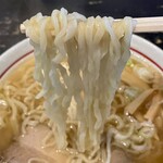 会津喜多方ラーメン 坂新 - 喜多方特有の平打ち縮れ麺