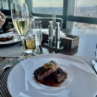 Prime42 steakhouse & sky bar - 向こうには東京タワー景色もステーキも最高