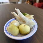 GIA DINH - 鶏の足のと小茄子の魚醤漬け。