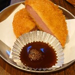 酒場餃子研究所 - お肉屋さんのハムカツ