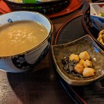 大和薬食処 ならやま茶館 - 大和の茶粥。あられと塩昆布はお好みで。