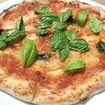 Pizzeria MAKITAYA - マルゲリータ（温め直してバジル追加）