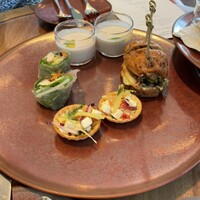 ザ タヴァン グリル＆ラウンジ - 