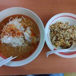 幸楽苑 - 料理写真:みそねぎらーめんと半チャーハン