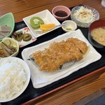 Nakayoshi Koyoshi - 耳納いっーとん豚カツ定食