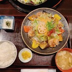 棗 - 香味野菜の揚鶏サラダ御膳　¥1580