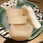 名古屋コーチン鶏餃子 さもん - おでん　大根、はんぺん（大根一切れ食べちゃいました）