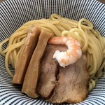 鯛塩そば 灯花 - オマール海老つけ麺　麺アップ