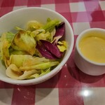イタリアンダイニングDONA - セットのサラダとコーンスープ