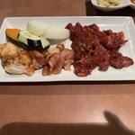 Sumibi Yakiniku Isshin - ミックスランチ　ホルモン、鶏肉、ハラミ