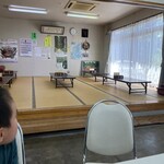 小百田舎そば - 小上がり席。基本、大人数かテーブル席が埋まってないと使用されない。