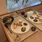 エヴァム・エヴァ・ヤマナシ・アジ - ランチの膳