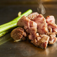 厚切り牛タン鉄板焼