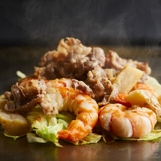 A variety of creative teppanyaki menus made with carefully selected meat, vegetables, and Seafood are popular!