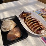 お魚天国 海鮮食事処 - 焼き蛤　イカ焼き