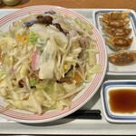 リンガーハット - 野菜たっぷり皿うどん・ぎょうざ5個セット