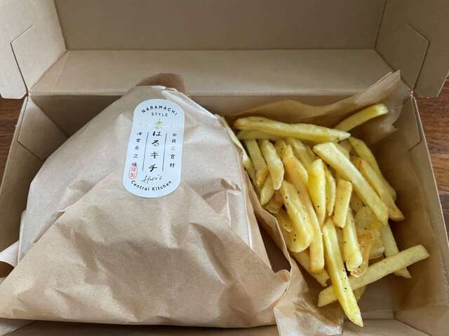 バーガー＆ポテト：肉々しい肉厚パティ—と存在感のあるベーコンの