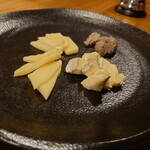 ばあちゃん食堂 - チーズ各種　神明鶏のパテ