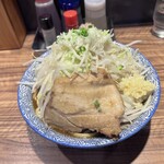 ラーメン燈郎 - カレーらーめん中盛り、野菜、ニンニク増し、辛め