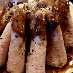 栄夏 - ローストポークのアップ