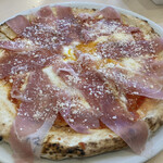 Goccia - 生ハムと半熟卵のピザ