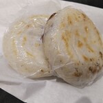 松島茶店 マイング店 - 美味しすぎたので二回目の購入(しかも二個笑)。ラップに包まれていました。