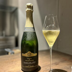 Jfree - シャルル・エ・フィスのカルト・ノワール。
ピノ・ムニエ中心。
蒸し暑さの極致なんだけど、最近は意外とベタなブラン・ド・ブランが出てこない（笑）