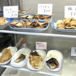 一膳めし 青木堂 - ショーケースから選ぶことも可能