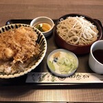 Tanaka - かき揚げ丼とそばのセット。