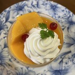 14Juillet - 私はマンゴープリンを食べました。マンゴーがトロッと夏にサッパリと美味しかったです！