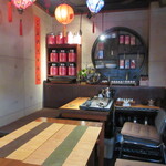 好福茶 - 奥のテーブル席で、店主さんからお茶を淹れていただきました