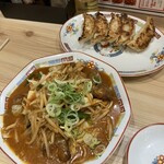 Taishuu Shokudou Ruki - ホルモンの甘辛味噌炒め（みたいな名前のメニュー）&肉汁餃子