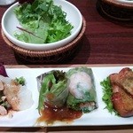 パパイヤリーフ東京 - 前菜３種とリーフサラダ。