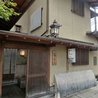京遊膳 花みやこ - 細部にこだわりある建物です。
                