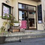 ベーグル研究所matatabi - 見慣れた佇まいのお店、日曜日だけのレアなお店なりね‼︎