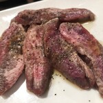 タレ焼肉、塩ホルモン。まるきん食堂 - 