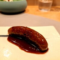 TROIS VISAGES - ⚫温前菜「極エノキのソーセージ」エノキ、エノキ、エノキ…口いっぱいにエノキの風味