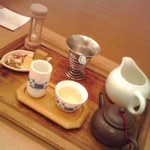 Chayu chainathi hausu - 台湾茶を頼むと本格的な茶器で楽しむ事が出来ます。