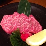 港南台関内苑 - 和牛シンシン上ロース赤身厚切り1580円