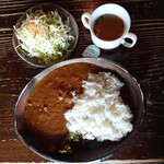 赤い屋根の喫茶店 駅舎 - 馬肉カレー