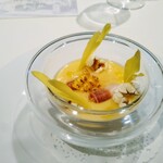 メゾン ド ミュゼ - とうもろこしのヴルーテ　イベリコ豚生ハム　カルダモンの香り