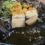 らーめん 豚の奴隷 - 黒にんにく豚骨ラーメン 880円