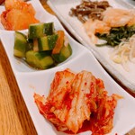 江戸前焼肉 岡本 - キムチ盛り合わせ