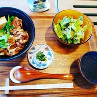 焼肉 The INNOCENT CARVERY 新丸ビル店 - ゆっくり味わいたいすき焼き丼