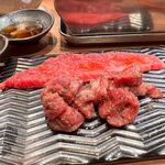 Yakiniku 名もなき名店へ 一切入魂一枚売り焼肉 - 