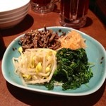 港南台関内苑 - ナムル680円
      