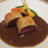アピシウス - オーストラリア産仔羊肉のパイ包み焼き トリュフのクゥーリ