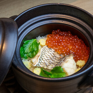 まるで宝石箱のような「ほたる土鍋ご飯」は必食です。